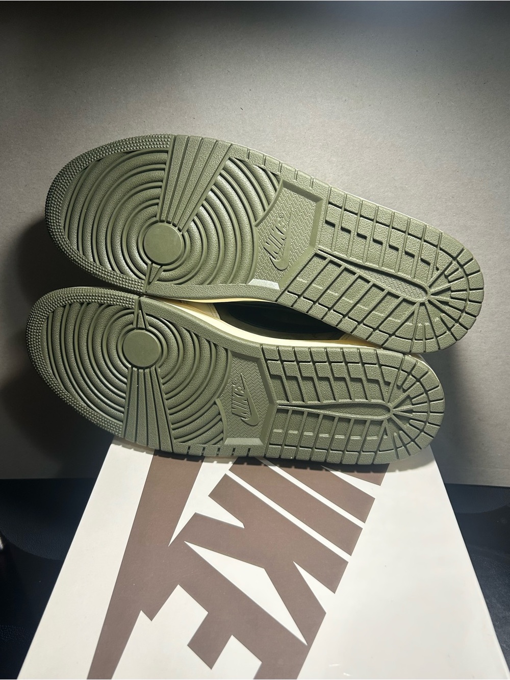 Travis Scott x Jordan Air Jordan 1 low Medium Olive size 11.5 - Picture 6 of 14